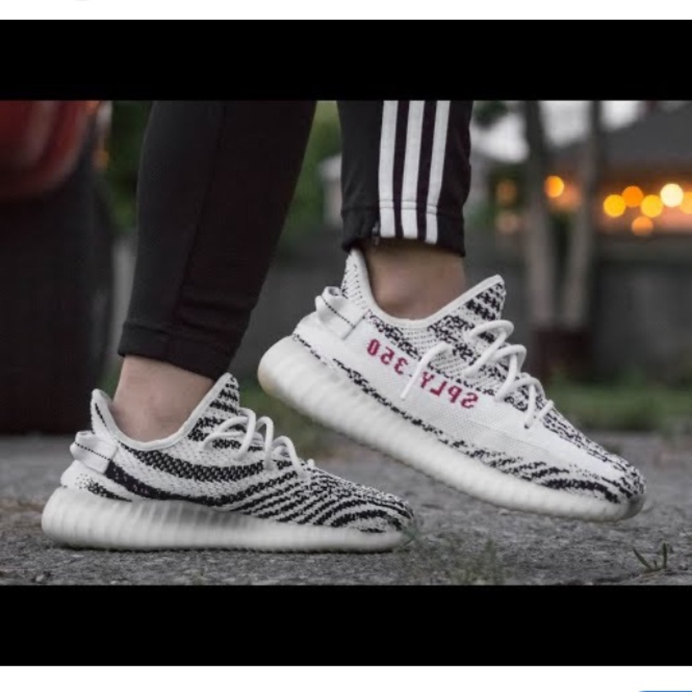 ADIDAS YEEZY BOOST 350 V2 ZEBRA WOMEN'S 9.5 MEN'S SZ 8 UNISEX.